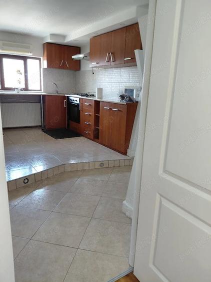 Apartament cu 3 camere decomandat în 1 Decembrie