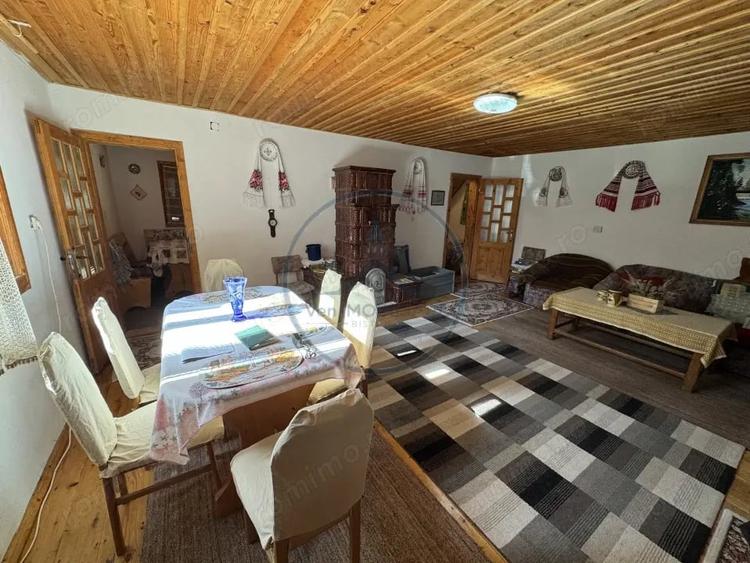 Casă cu Teren 500 Mp în Colibița