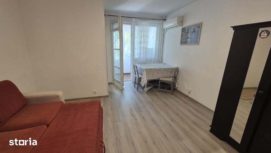 Apartament cu 4 camere semidecomandat în Ștefan cel Mare