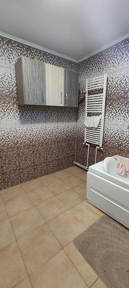 Casă cu 4 camere cu Canalizare în Exterior Vest