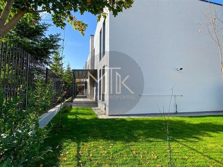 Casă individuală cu 5 camere cu Canalizare în Pipera