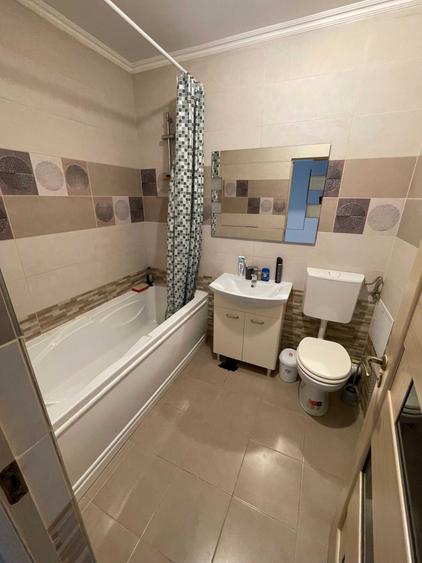 Apartament cu 3 camere semidecomandat în Florești