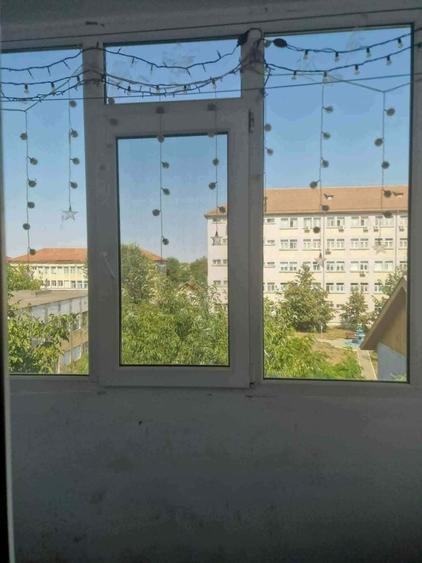 Apartament cu 2 camere semidecomandat în Fetești-Gară