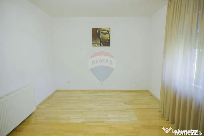 Casă cu 7 camere cu Teren 3093 Mp în Girov