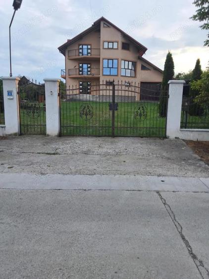Casă cu Teren 1700 Mp în Mitocu Dragomirnei
