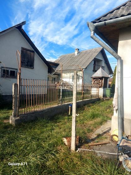 Casă cu 4 camere în Crăciunești