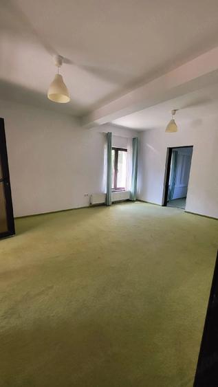Casă cu 6 camere cu Teren 580 Mp în Dumbrăvița