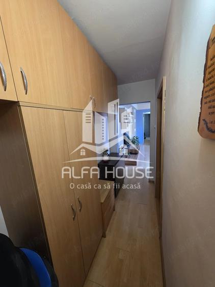 Apartament cu 3 camere semidecomandat în Govândari