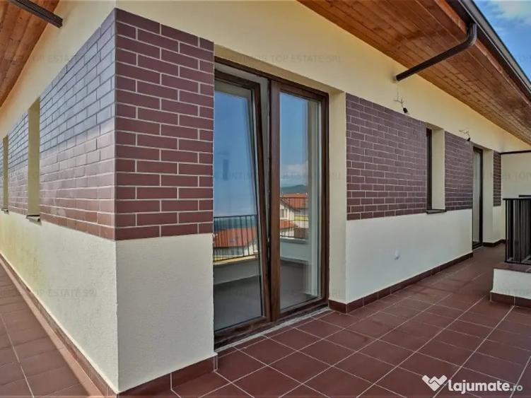 Apartament cu 3 camere decomandat în Cristian