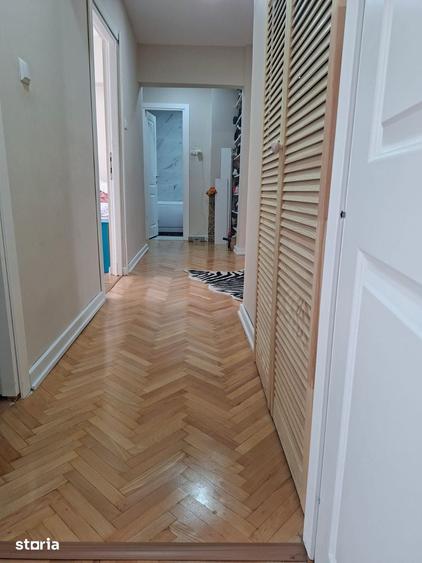 Apartament cu 4 camere decomandat în Central