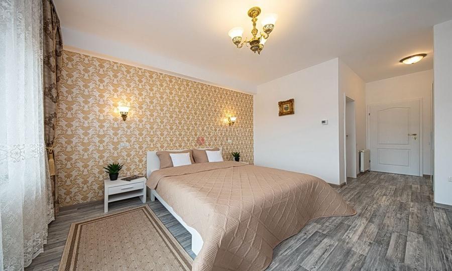 Casă individuală cu 12 camere cu Piscina în Crizbav