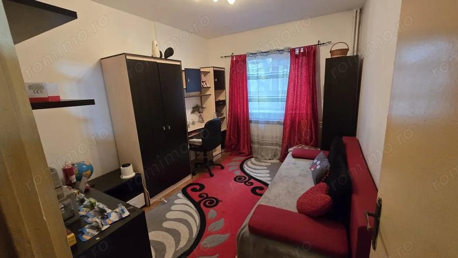 Apartament cu 3 camere decomandat în Alfa