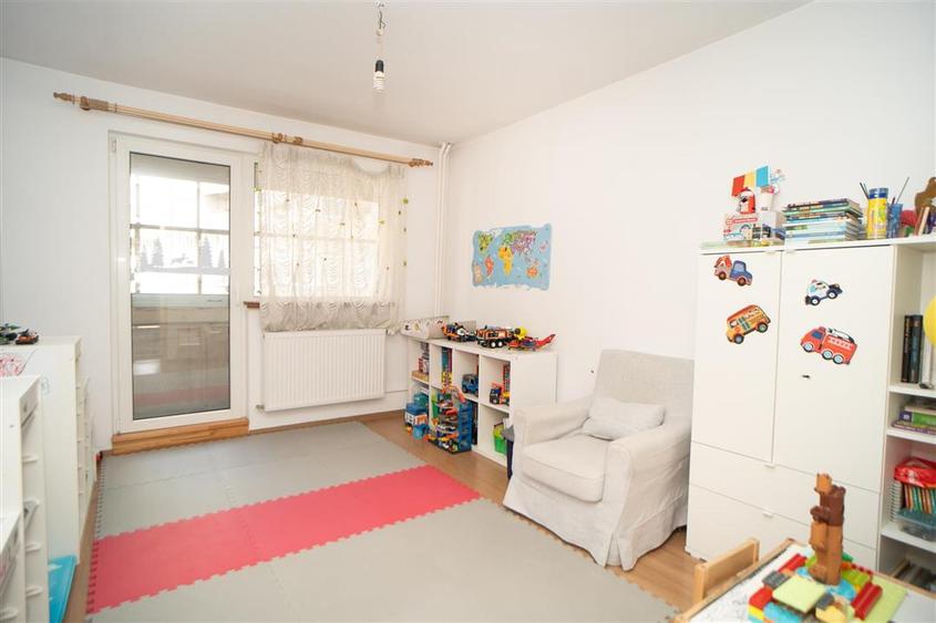 Apartament cu 4 camere decomandat în Dacia