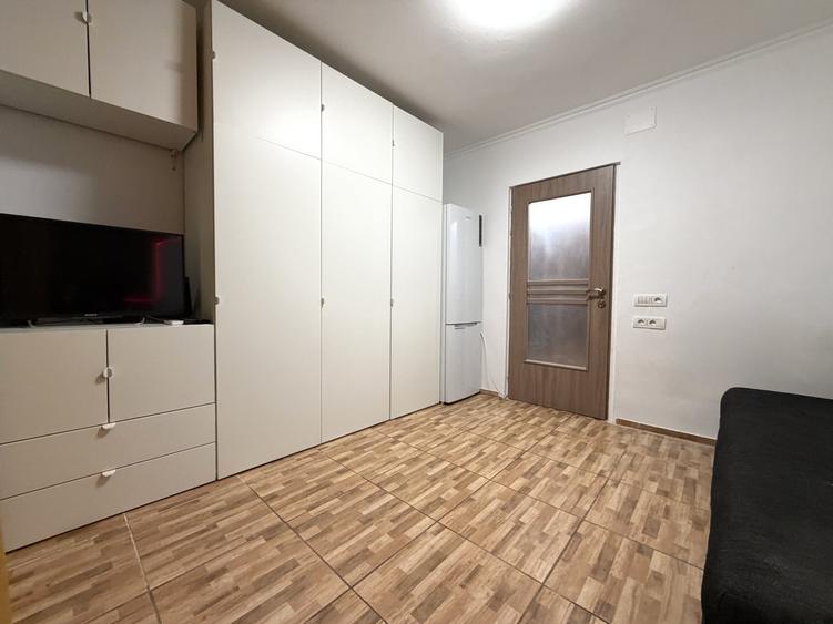 Garsonieră decomandată, mobilată în Lunei