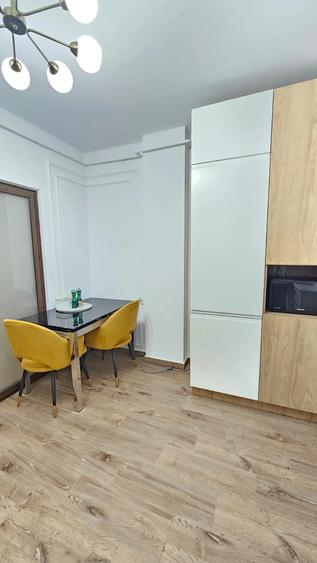 Apartament cu 3 camere semidecomandat în Cug
