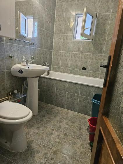 Apartament cu 3 camere decomandat în Zorilor