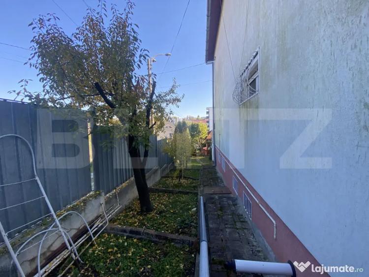 Casă cu 7 camere cu Teren 595 Mp în Central