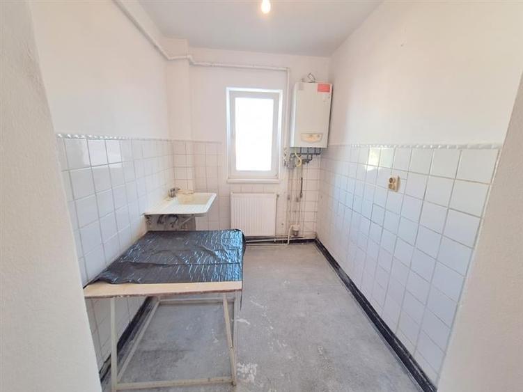 Apartament cu 2 camere semidecomandat în 9 Mai