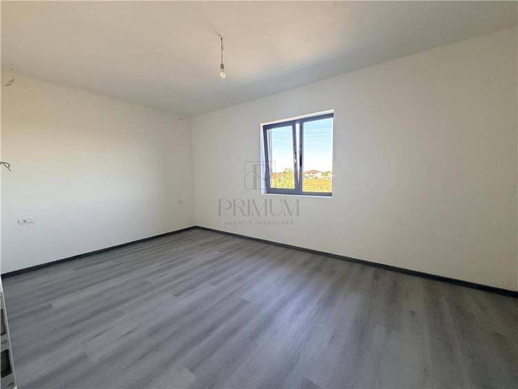 Duplex cu 4 camere cu Canalizare în Moșnița Nouă