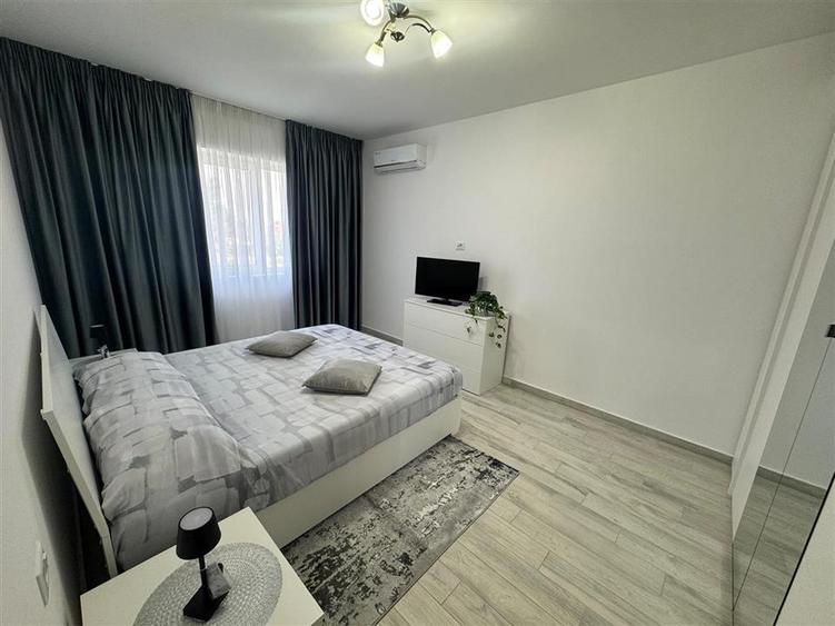 Apartament cu 3 camere decomandat, mobilat în Ultracentral
