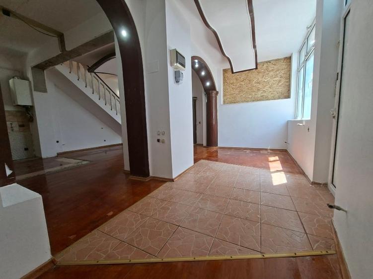 Piata Unirii, Calea Calarasilor, Hala Traian, PROPRIETAR, vand casa P+M, 4 cam. - 6