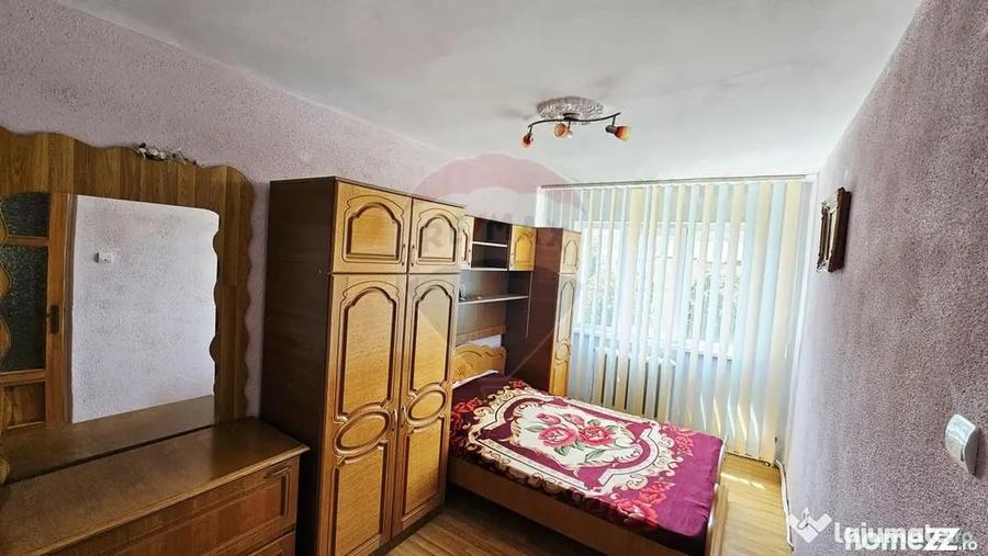 Apartament cu 4 camere decomandat în Mărăței