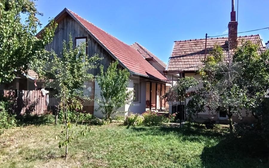 Casă individuală cu 5 camere cu Garaj în Luduș