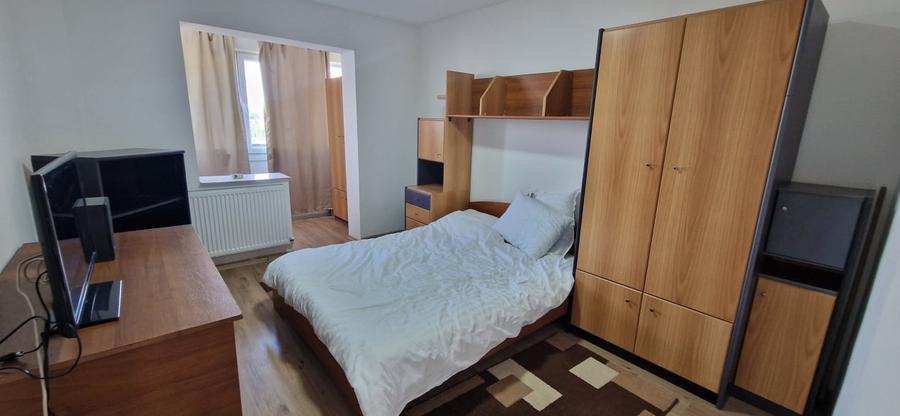 Apartament cu 3 camere semidecomandat, mobilat în Gării