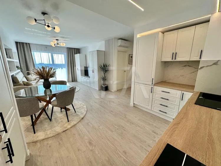 Apartament cu 3 camere semidecomandat, mobilat în Ghencea