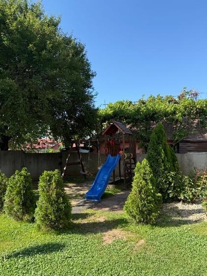 Apartament cu 3 camere semidecomandat, mobilat în Berceni