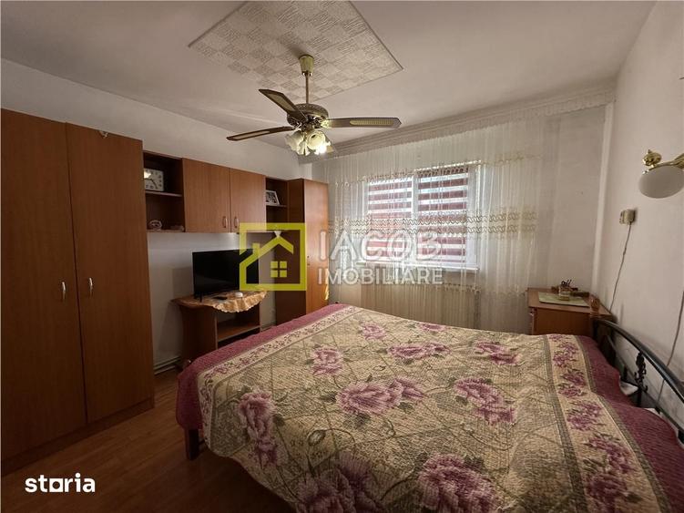 Apartament cu 3 camere decomandat în Republicii