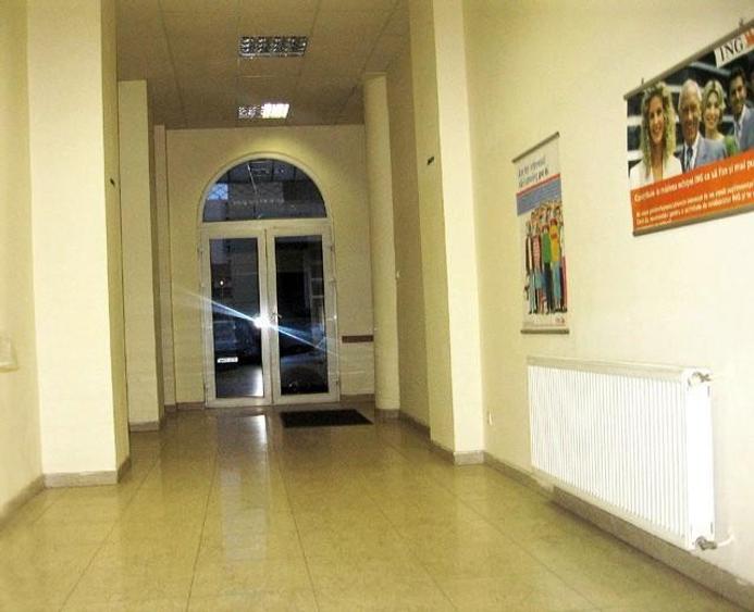 Birou, de 164 mp, în Central