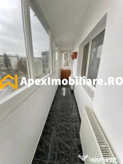 Apartament cu 3 camere semidecomandat, mobilat în Central