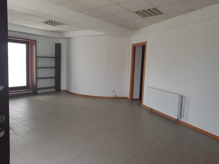 Spațiu comercial, de 77 mp, în Dobroești