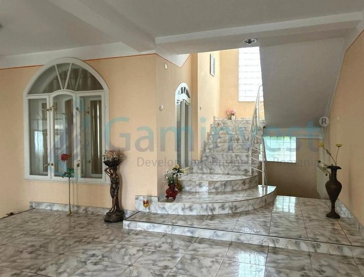 Casă individuală cu 7 camere cu Canalizare în Sânmartin