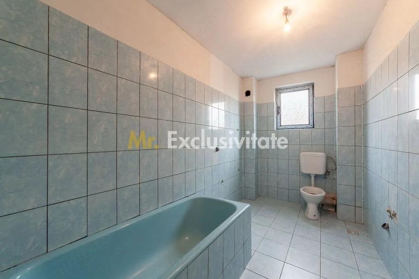 Casă cu Teren 4563 Mp în Bughea de Sus