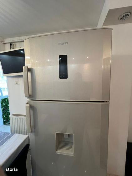 Apartament cu 3 camere semidecomandat, mobilat în Pantelimon