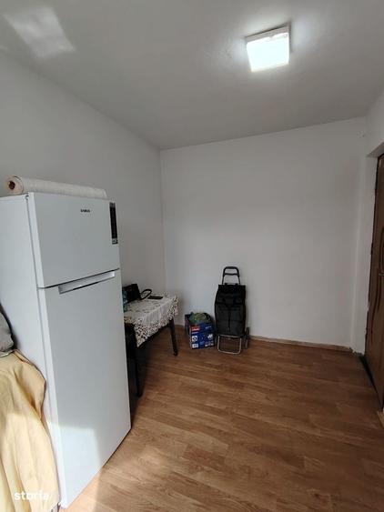 Apartament cu 4 camere nedecomandat în Micro 9