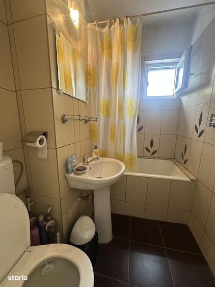 Apartament cu 3 camere semidecomandat în Malu Roșu