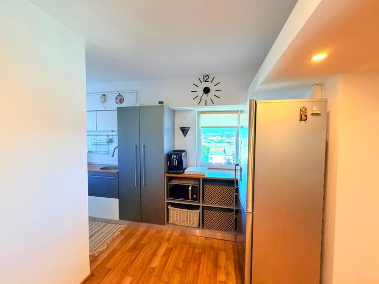 Apartament cu 4 camere decomandat în Nicolina