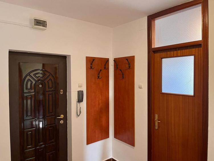 Apartament cu 2 camere semidecomandat în Tineretului