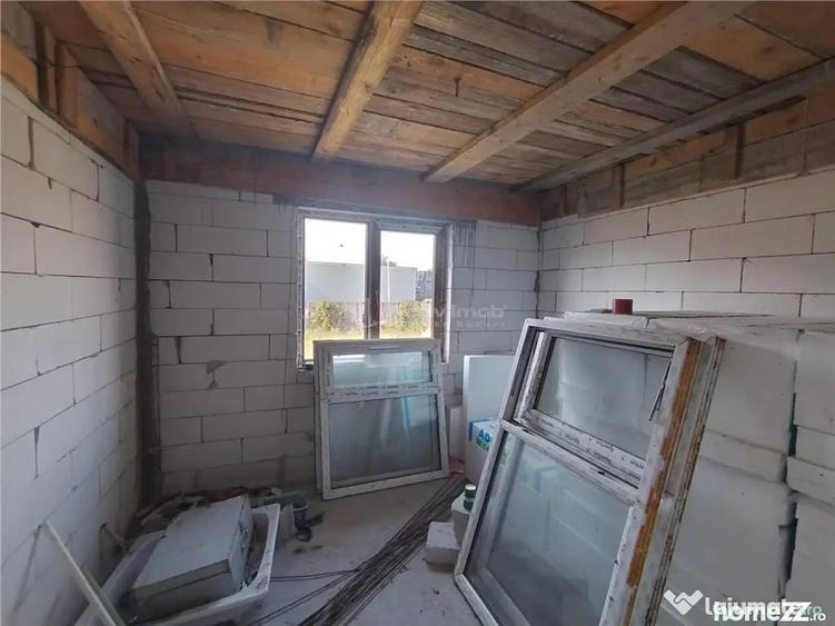 Casă cu 4 camere cu Teren 3251 Mp în Sadova Veche
