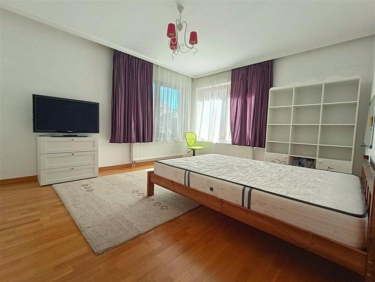 Apartament cu 5 camere decomandat, mobilat în Zorilor