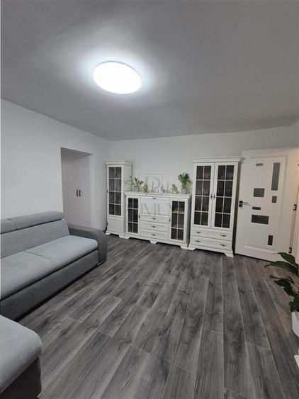 Apartament cu 2 camere semidecomandat, mobilat în Dâmbovița