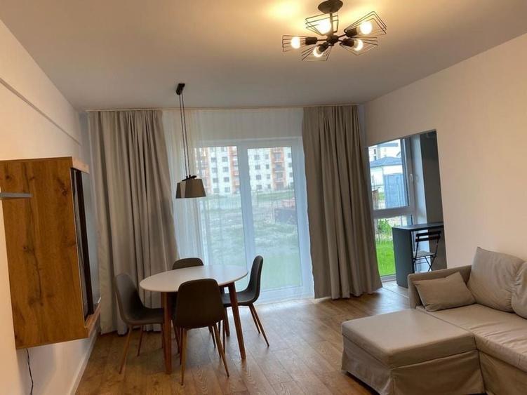 Apartament cu 2 camere decomandat în Tractorul