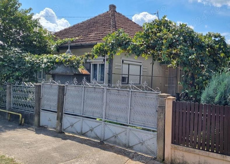 Casă cu 3 camere cu Teren 1100 Mp în Jibou