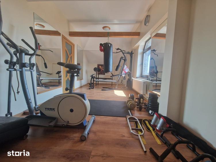 Casă cu 7 camere cu Teren 416 Mp în Chiajna