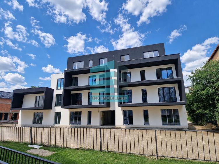 Apartament cu 4 camere decomandat în Titan