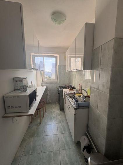 Apartament cu 3 camere semidecomandat în Tătărași
