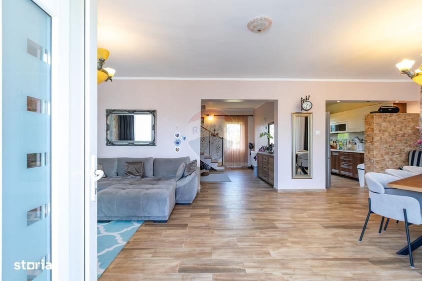 Casă cu 4 camere cu Teren 144 Mp în Măgura